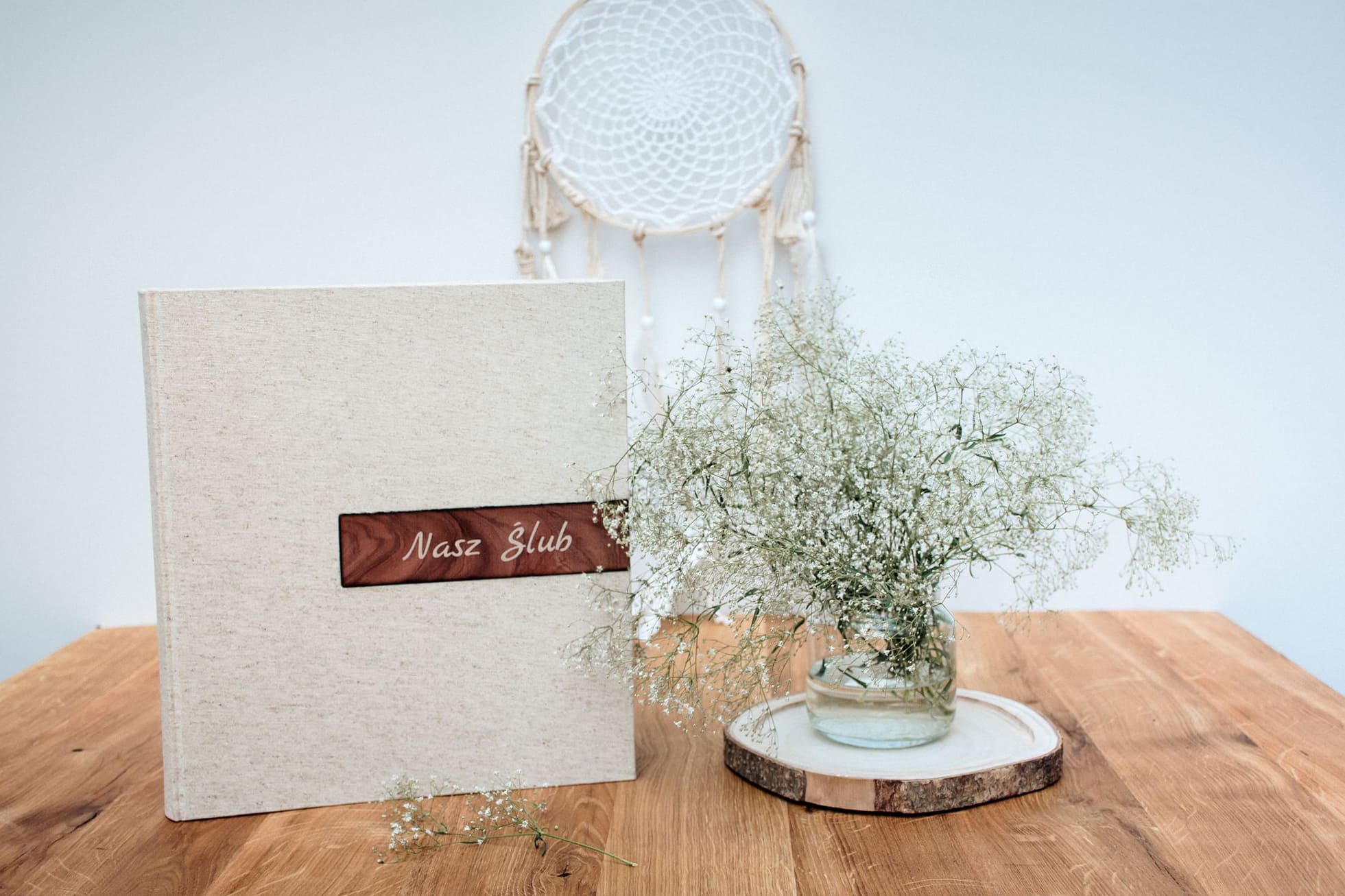 Personalizowane albumy ślubne – z drewnianymi dodatkami